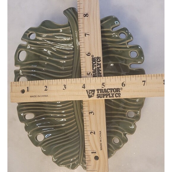 Pier 1 Imports Green Embossed Leaf Shaped Plate - EUC - Picture 5 of 5